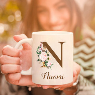 Caneca De Café Floral Personalizada Bridesmaid - Letra N Presente