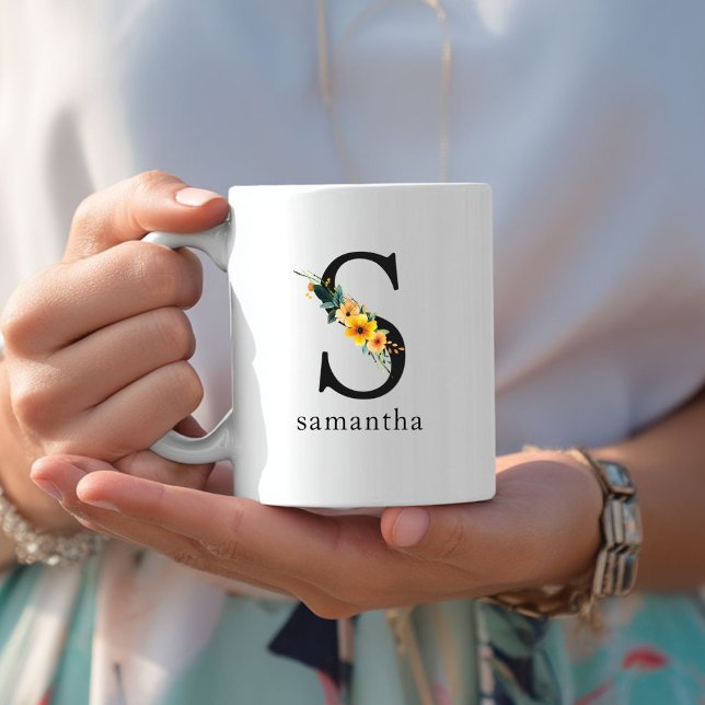 Caneca De Café Floral S Monograma Mug com Nome Editável (Floral S Monogram Mug with Editable Name. Yellow, Orange & Greenery Watercolor Flowers.)