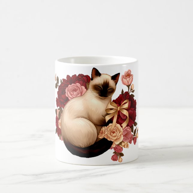 Caneca De Café Floral Serenity: Curled Siamese Cat in Bloom (Centro)