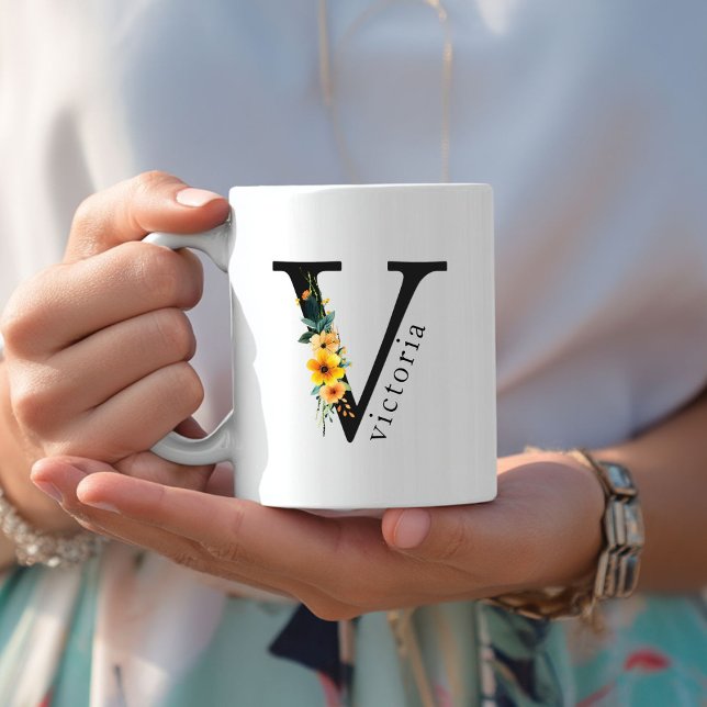 Caneca De Café Floral V Monograma Mug com Nome Editável (Floral V Monogram Mug with Editable Name. Yellow, Orange & Greenery Watercolor Flowers.)