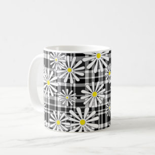 Caneca De Café Flores brancas de camomila em xadrez preto e branc