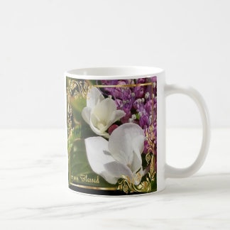 Caneca De Café Flores brancas deliciosas com borda ouro