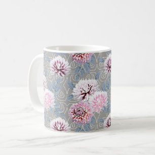 Caneca De Café Flores brancas e rosadas sobre cinza.