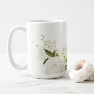 Caneca De Café flores brancas românticas com folhas verdes bonita