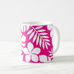 Caneca De Café Flores Brancas Tropicais em um Fundo Rosa Vibrante