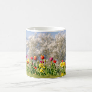 Caneca De Café Flores Coloridas de Molas com Tulipas e Daffodils