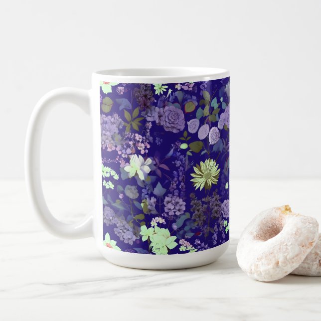 Caneca De Café Flores com atmosfera elegante e misteriosa (Com Donut)