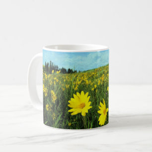 Caneca De Café Flores em um campo