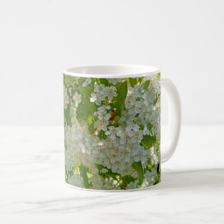Caneca De Café Flores em um jardim inglês
