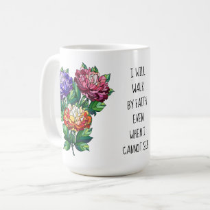 Caneca De Café Flores pintadas com verso de 2 Corintianos 5:7