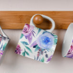 Caneca De Café Flores roxas e cor-de-água. Padrão floral<br><div class="desc">Mola de café com púrpura e cor-de-água e padrão floral rosa,  cor-de-rosa,  cor-de-rosa-azul,  cor lilás púrpura. Adequado para o tema do jardim botânico.</div>