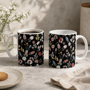 Caneca De Café Flores Silvestres Românticas e Sombrias em Aquarel