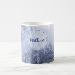 Caneca De Café Floresta de abetos nevoenta terra encantada de inv