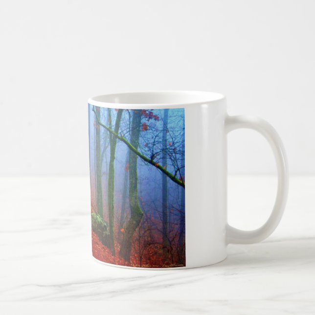 Caneca De Café Floresta Pintada Outono Névoa Azul (Direita)