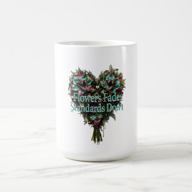 Caneca De Café Flowers Fade, Standards Don't T-Shirt (Centro)