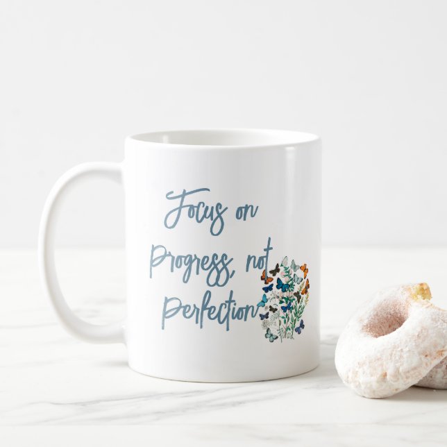Caneca De Café Focus on progress, not perfection (Com Donut)