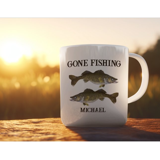 Caneca De Café Fogueira Walleye Angler no Exterior Nome Personali (Walleye Fishing Gone Fishing Personalize name gift mug for fisherman)