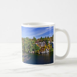 Caneca De Café Folhagem de outono em torno do lago Minnewaska