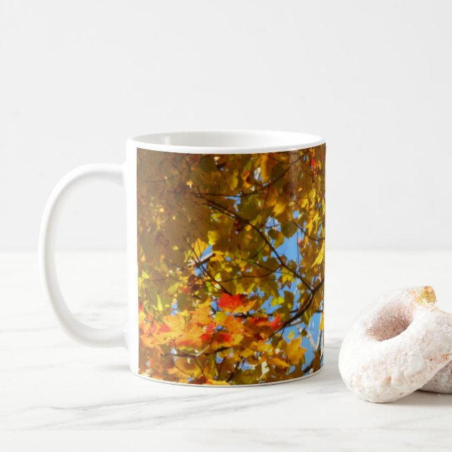 Caneca De Café Folhas de Bordo Amarelo e Céu Azul (Com Donut)