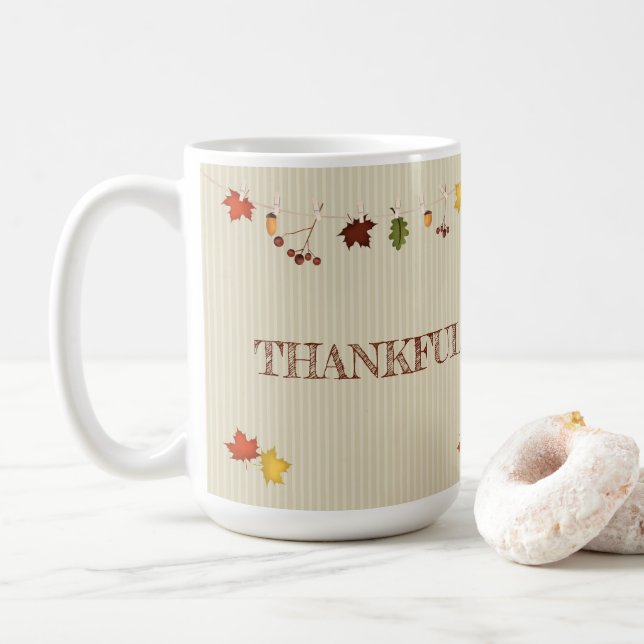 Caneca De Café Folhas de outono na linha de fechamento (Com Donut)