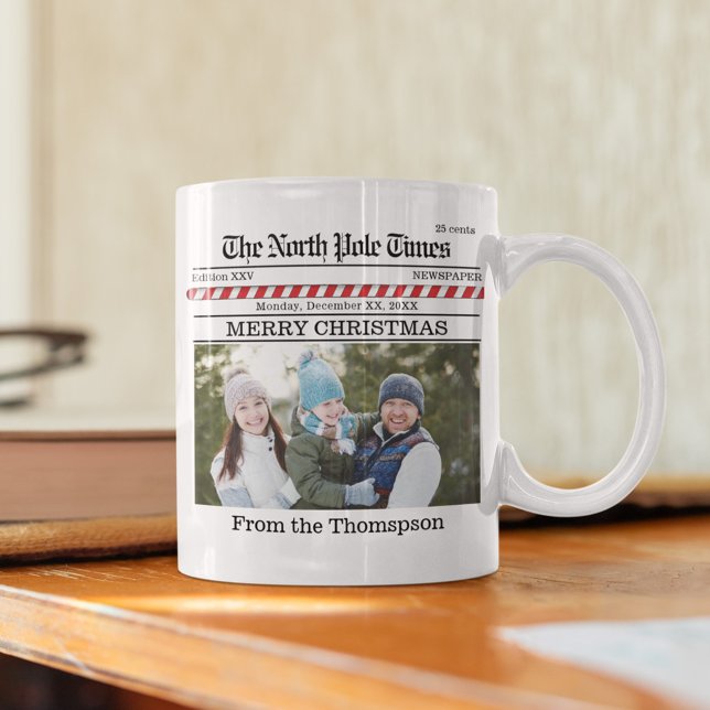 Caneca De Café Folheto de Tipografia do Feliz Natal (Merry Christmas holiday photo mug.)