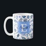 Caneca De Café Folk Botânico Moderno Art Azul Nome do Monograma B<br><div class="desc">Nome personalizável e design de monograma com padrão floral floral floral de arte folclórica escente ou nórdica em tons escuros e claros de azul sobre fundo branco.</div>