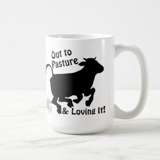 Caneca De Café Fora para o Pasto & Adorando Aposentadoria Engraça