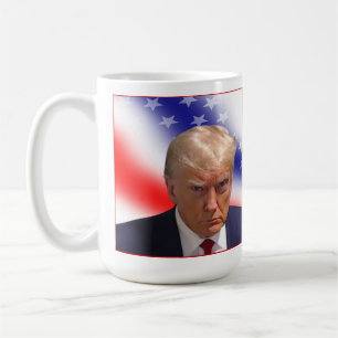 Caneca De Café Foto da ficha de Trump, comentário de prisão de 24