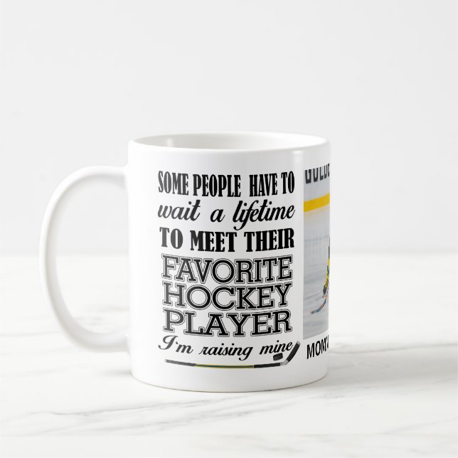 Caneca De Café Foto da mãe de hóquei orgulhosa (Esquerda)
