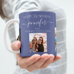 Caneca De Café Foto de aniversário melhores amigos nomes azul esc<br><div class="desc">Um presente de amigos para a aniversário de 21 anos de uma mulher, celebrando sua vida com 3 fotos suas, de seus amigos, família, interesses ou animais de estimação. Personalize e adicione seu nome, 21 anos e seus nomes. Um fundo azul escuro de cor. O nome dela é escrito com...</div>