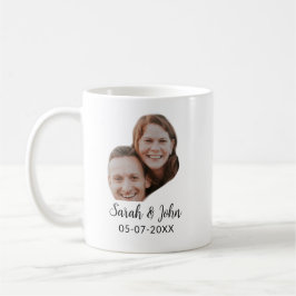 Caneca De Café Foto do casal com nome e data simples casamento