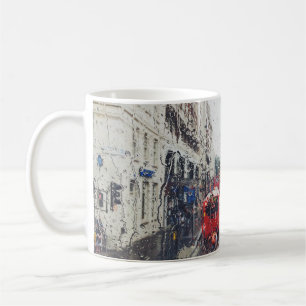 CANECA DE CAFÉ FOTO DO ÔNIBUS VERMELHO NA RUA DA JANELA