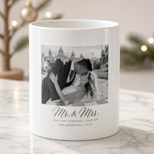 Caneca De Café Foto do Primeiro Natal de Casados do Sr. e da Sra.