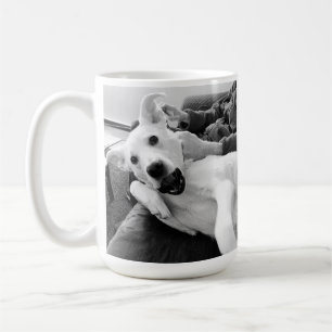 Caneca De Café Foto Engraçada de Feliz Cão B & W Fotografia