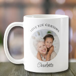 Caneca De Café Foto Moderna Te Ama Vovó<br><div class="desc">Essa caneca da vovó moderna diz "Ame sua vovó" e é facilmente personalizável com seu nome e foto. Faz um presente especial para um avô especial.</div>