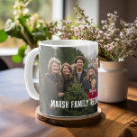Caneca De Café Foto Panorâmica de Reunião da Família com Tipo<br><div class="desc">Uma maneira divertida de mostrar uma foto da sua reunião familiar. Esse modelo é montado para 1 paisagem ou foto panorâmica — o suficiente para ajustado de uma foto coletiva de toda a família. A camada de texto simples está em branco.</div>
