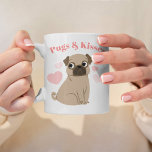 Caneca De Café Foto personalizada de Pug "Pugs and Kisses" Adoráv<br><div class="desc">Design com o tema de um vovô adorável,  com uma ilustração doce e engraçada de um cachorrinho. Este design pode ser facilmente personalizado com o seu texto de escolha e fotografia de animais de estimação.</div>