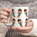 Caneca De Café Foto Personalizada Enfrentando Feliz Natal Filha<br><div class="desc">Substitua o rosto deste elfo pela sua foto favorita (certifique-se de recortar o máximo possível ao rosto e usar um aplicativo para remover o fundo) e personalize esta engraçada caneca de café Feriado de Natal com seu filho, marido ou namorado! Também é uma surpresa divertida e única para vovó e...</div>