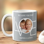 Caneca De Café Foto Personalizada Que Amo Você Cinza Dia de os pa<br><div class="desc">Essa Mug Fotográfica do Pai Ama-o é decorada com a palavra AMOR em tipografia branca em fundo de cinza. Facilmente personalizável com sua foto e seu nome. Faz um presente de Dia de os pais excelente.</div>