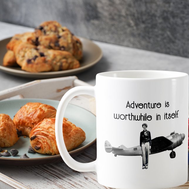Caneca De Café Foto Preto e Branco de Amelia Earhart, Citação de  (Criador carregado)