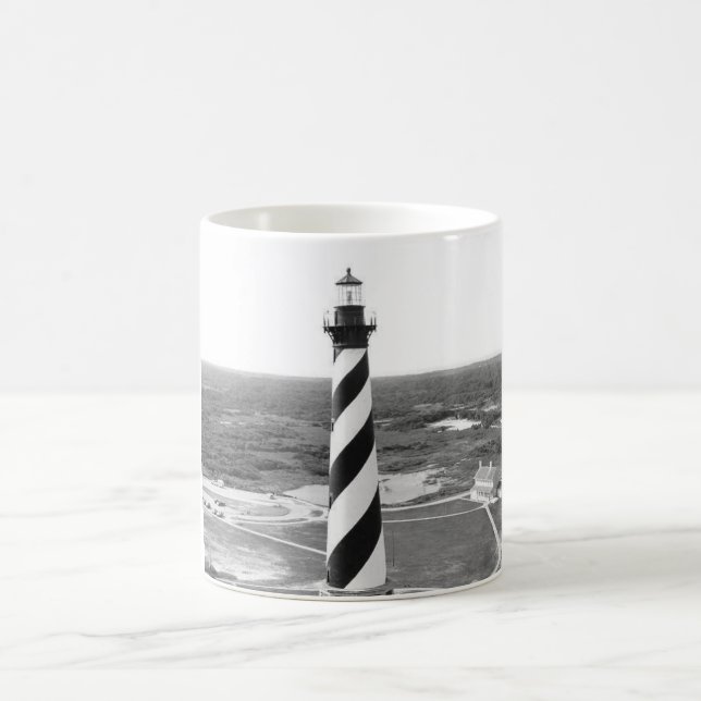Caneca De Café Foto preto e branco do farol de Hatteras do cabo (Centro)