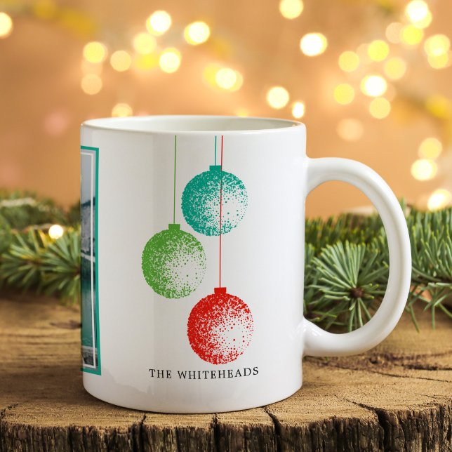 Caneca De Café Foto Retroativa do Ornament (Retro ornament Holiday Christmas mug with green teal and red design with monogram..)