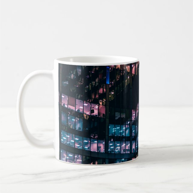 CANECA DE CAFÉ FOTOGRAFIA ARQUITETURAL DE CONSTRUÇÃO COM PESSOAS  (Esquerda)