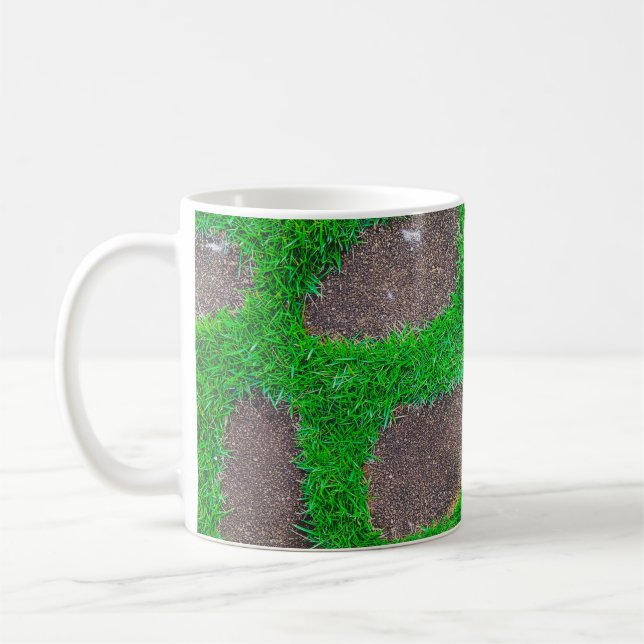 Caneca De Café Fotografia de alto ângulo no campo de grama (Esquerda)