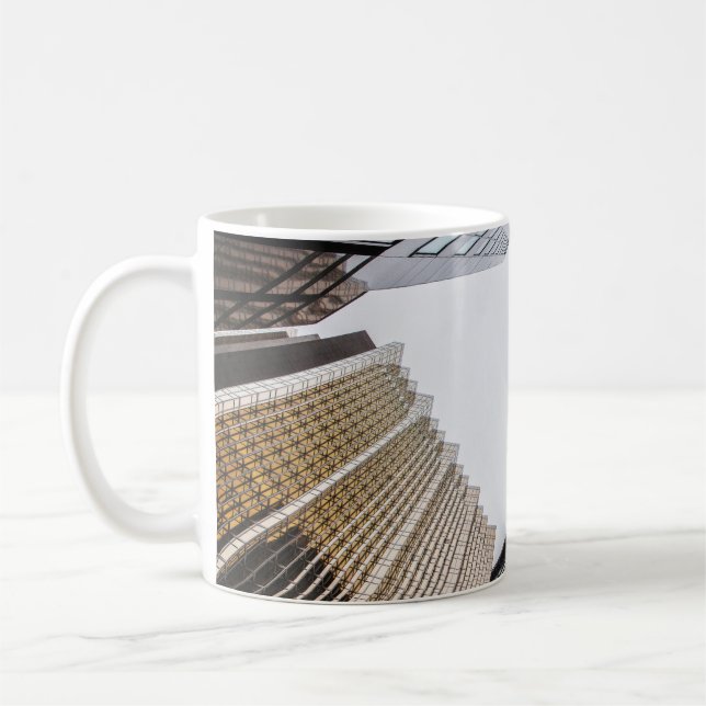 CANECA DE CAFÉ FOTOGRAFIA DE BAIXO ÂNGULO DE EDIFÍCIOS DE ALTO NÍ (Esquerda)