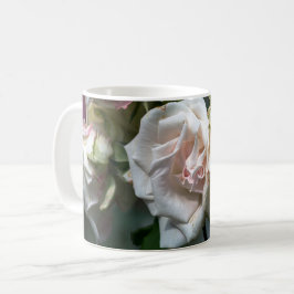 Caneca de Café - Fotografia de Rosas Brancas em Fl