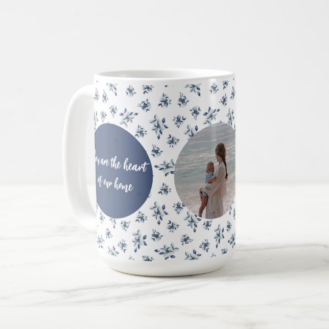 Caneca De Café Fotografia personalizada com flores azuis | Person (Frente Esquerda)
