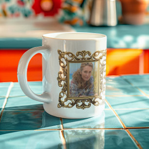 Caneca De Café Fotos Antigas Douradas com Moldura Ornamental Fals