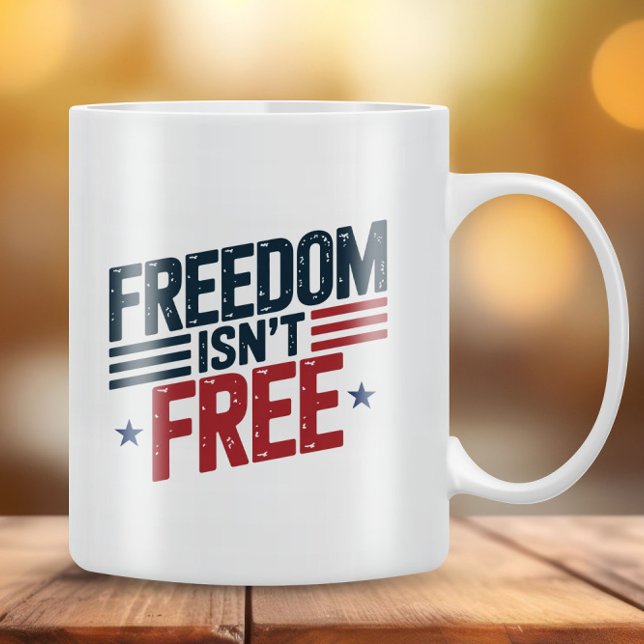 Caneca De Café Freedom Isn't Free- Patriotic Design Red and Blue (Criador carregado)