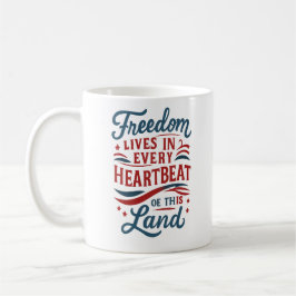 Caneca De Café Freedom Lives in Every Heartbeat–4th of july quote